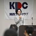 関西プレスクラブの会合で講演する、パナソニックホールディングスの小川理子参与＝10日午後、大阪市