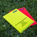 ついにサッカー界で「シンビン」を実験採用！U-16FWがダイブで8分退場