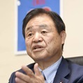 インタビューに応じる自民党の遠藤利明選対委員長