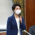 記者会見する日本維新の会の岬麻紀衆院議員＝16日午後、国会