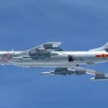 東シナ海と太平洋を往復飛行した中国軍のH6爆撃機＝18日（防衛省統合幕僚監部提供）