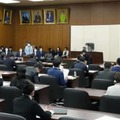 アダルトビデオの出演被害救済に向けた法案を審議する衆院内閣委＝25日午前