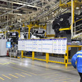 生産を一部再開した自動車工場＝4月、中国上海市（CNS＝共同）