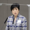 東京都議会定例会で所信表明する小池百合子知事＝1日午後