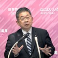 記者会見する共産党の小池書記局長＝2日午後、国会