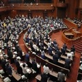 資金決済法などの改正法を可決、成立した参院本会議＝3日午前