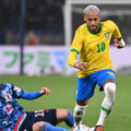 日本代表、ネイマールへのファウルはやりすぎ？ブラジル代表監督が苦言