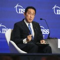 アジア安全保障会議で基調講演を終え、出席者の質問に答える岸田首相＝10日、シンガポール（共同）