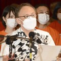 沖縄県知事選への立候補を正式に表明し、記者会見する玉城デニー知事＝11日午後、那覇市