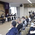 北方領土・歯舞群島の貝殻島周辺でのコンブ漁を前に、漁師らが参加して開かれた会合＝20日午後、北海道根室市