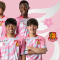 福島ユナイテッド、今年も桃ユニフォームを発表！「希望と結実」を優しく描く