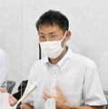 判決後に記者会見する原告の西本武史さん＝28日午後、大阪市