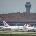 北京首都国際空港に駐機する中国国際航空などの航空機＝6月（共同）