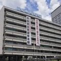 東京・永田町の自民党本部＝8日午後0時12分