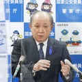 記者会見する警察庁の中村格長官＝12日午後、警察庁