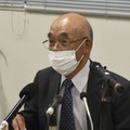 記者会見する広島県原爆被害者団体協議会の佐久間邦彦理事長＝14日午後、広島市