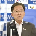 記者会見する岩手県の達増拓也知事＝15日午前、岩手県庁