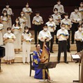 東京音楽大の学生が企画したチャリティーコンサートで民族楽器「バンドゥーラ」を演奏するカテリーナさん（手前）＝18日午後、東京都目黒区