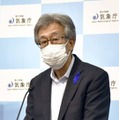 記者会見する気象庁の長谷川直之長官＝20日午後、気象庁