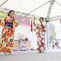 前橋カラオケワールドカップで歌と踊りを披露するスリランカ出身の学生たち＝24日、前橋市