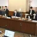 全国財務局長会議に出席した鈴木財務相（左から3人目）＝27日午前、財務省