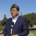 グーグル本社を視察後に記者会見する萩生田経産相＝27日、米カリフォルニア州マウンテンビュー（共同）