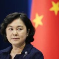 記者会見する中国外務省の華春瑩報道局長＝2日、北京（共同）