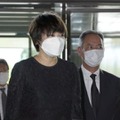 山口県知事と面会するため、県庁に到着した安倍元首相の妻昭恵さん（左）＝3日午後