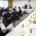 東京・永田町の自民党本部で開かれた選挙制度調査会と総務部会の合同会議＝3日午後