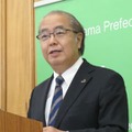 記者会見する富山県の新田八朗知事＝9日午後、富山市