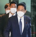 首相官邸に入る岸田首相＝9日午後