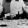 北朝鮮を訪問し金日成主席（右）と会談する文鮮明氏＝1991年12月（ロイター＝共同）