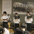 万世特攻平和祈念館で特攻隊員の手紙を朗読する高校生ら＝15日午前、鹿児島県南さつま市