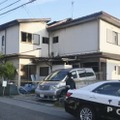 男性が刃物で刺された現場の住宅＝15日午後5時29分、千葉県君津市