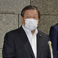 オースティン米国防長官との電話会談後、記者団の取材に応じる浜田防衛相＝16日午前、防衛省
