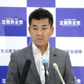 記者会見する立憲民主党の泉代表＝19日午前、国会