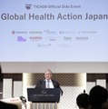 アフリカ開発会議に向け開かれたシンポジウムで発言するビル・ゲイツ氏＝19日午後、東京都内のホテル