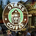 「スターズコーヒー」のロゴ＝18日、モスクワ（ゲッティ＝共同）