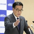 就任の記者会見をする立憲民主党の岡田幹事長＝26日午後、東京・永田町の党本部