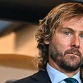 ネドヴェド、3人の下着美女とセクシーダンス