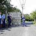 福島県浪江町の特定復興再生拠点区域で開放されたゲート＝1日午前9時