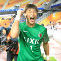 韓国人なのに韓国人に頭突き！内田篤人、鹿島の“勇者助っ人”たちを讃える