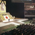 1967年10月31日、吉田茂元首相の国葬で弔辞を述べる佐藤栄作首相＝東京・日本武道館
