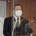 記者会見で質問に答える浜田防衛相＝6日午前、防衛省