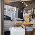 南三陸の復興商店街に車突っ込む 画像