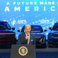 北米国際自動車ショーで話すバイデン米大統領＝14日、デトロイト（AP＝共同）