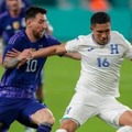 メッシ、密着マーク選手とユニフォーム交換！「開始1分で悟った」と明かす