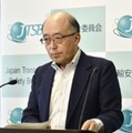 記者会見する運輸安全委員会の武田展雄委員長＝28日午後、国交省