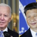 米国のバイデン大統領（左）と中国の習近平国家主席（AP＝共同）