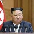 8日、最高人民会議で演説する北朝鮮の金正恩朝鮮労働党総書記（朝鮮中央通信＝共同）